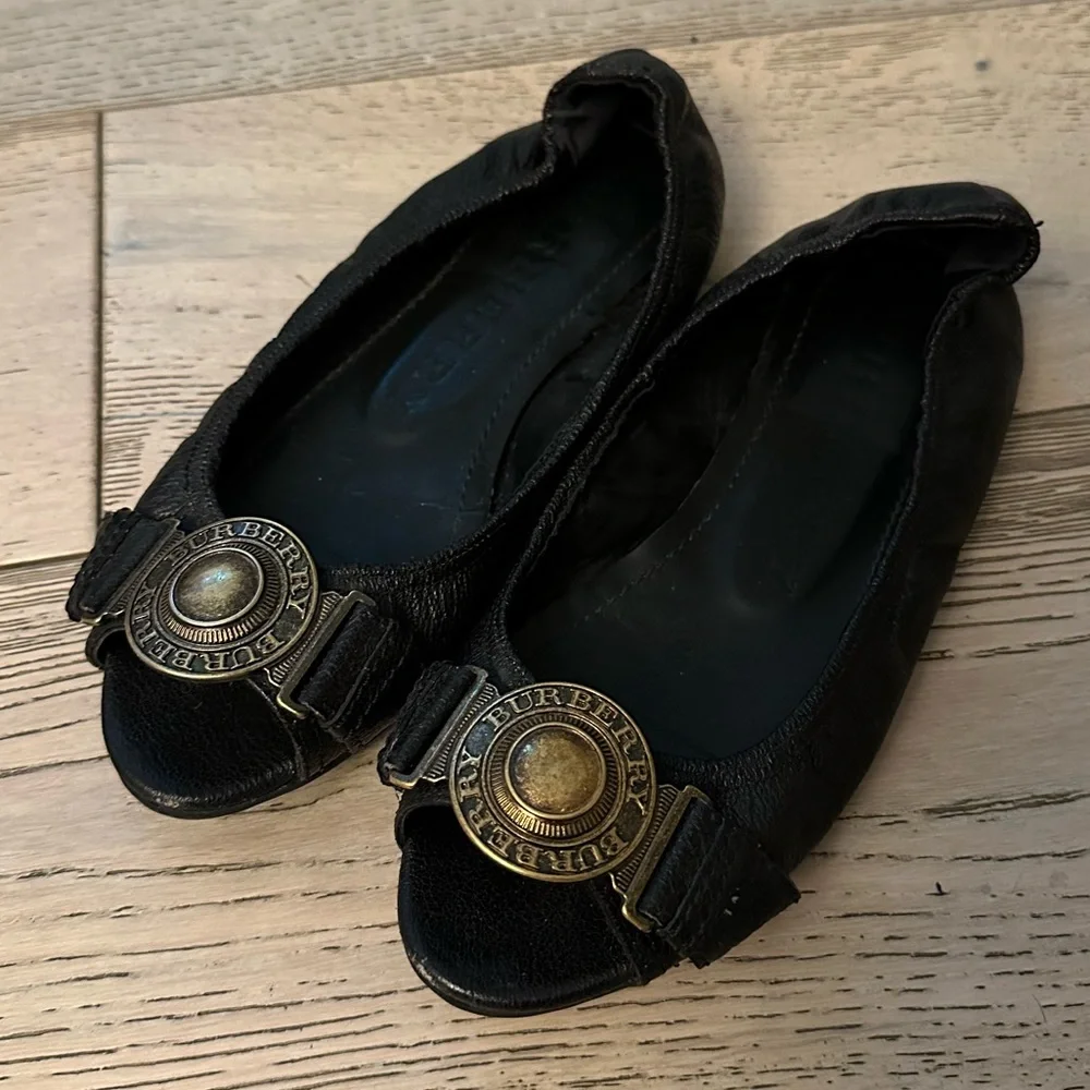BURBERRY BLACK MEDALLION LOGO PEEP TOE LEATHER FLATS MADE IN ITALY SIZE 37 / 7 - Picture 4 of 12